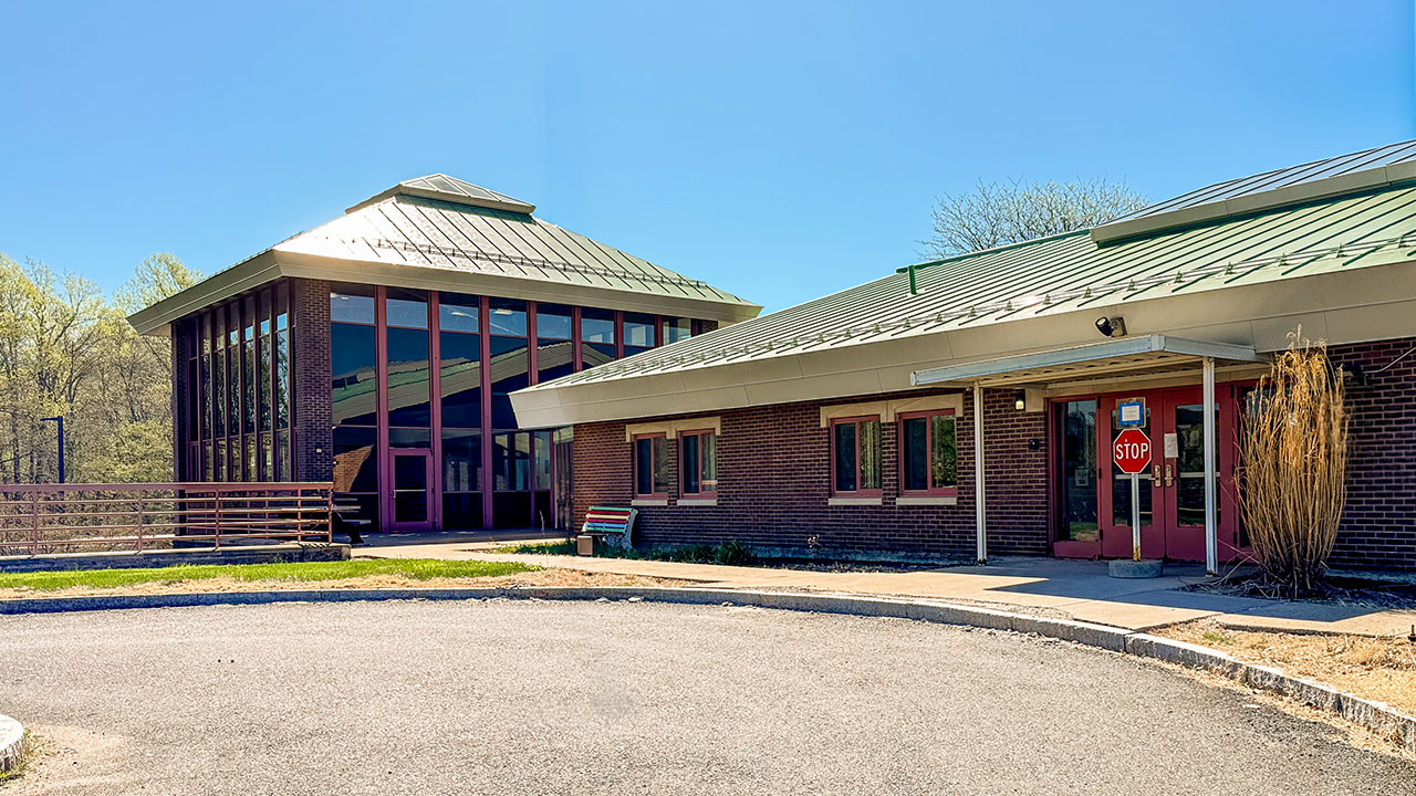 John Dempsey Hospital at Solnit South Campus building