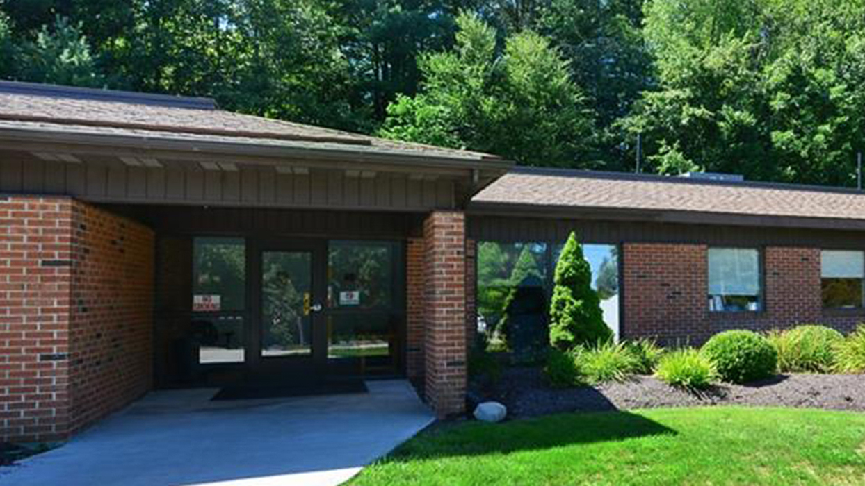 Exterior view Putnam 346 Pomfret